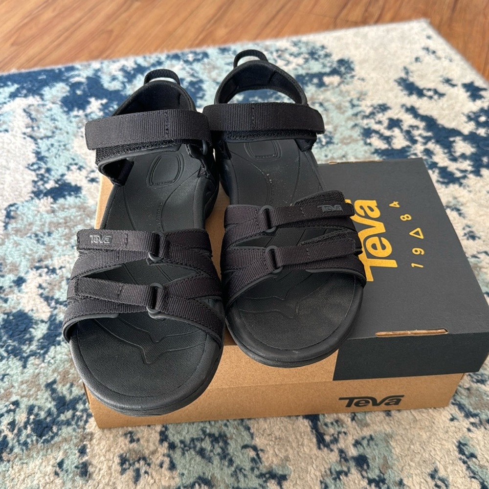 Teva Tirra Sandal size 7 worn once